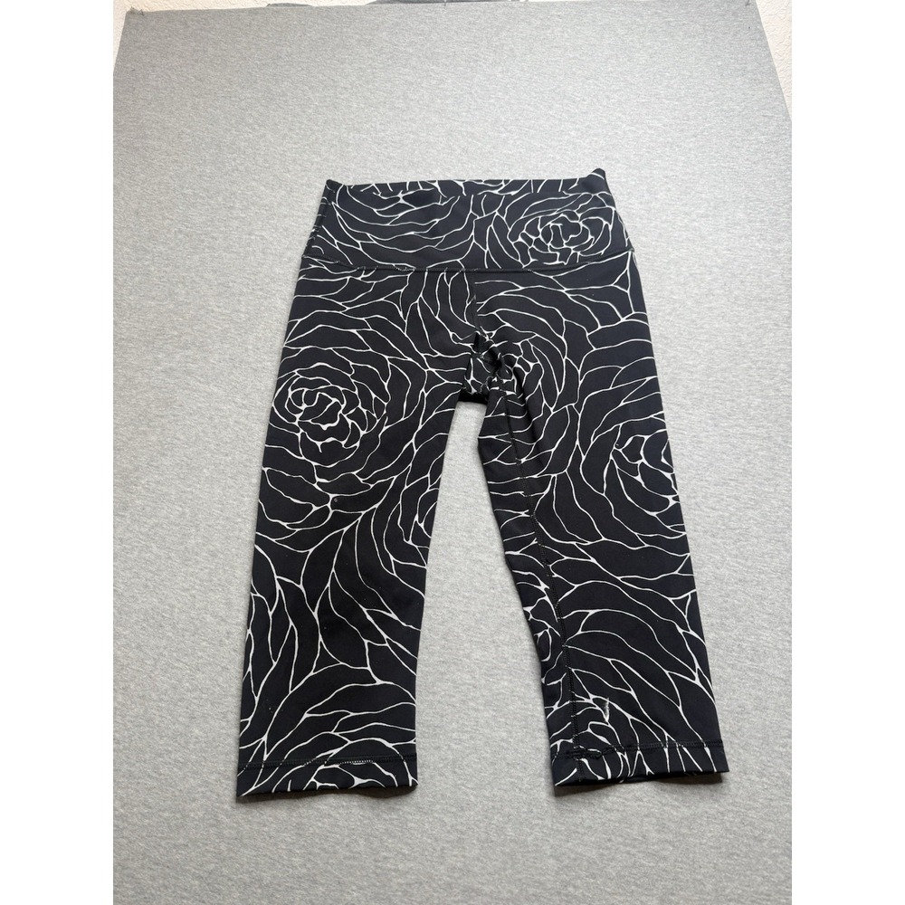 Size 8 Lululemon Wunder Under Hi-Rise 1/2 Tight Radiate Rose Black‎ and White